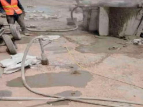 长垣水泥混凝土路面板底注浆技术 路面脱空注浆整治方案